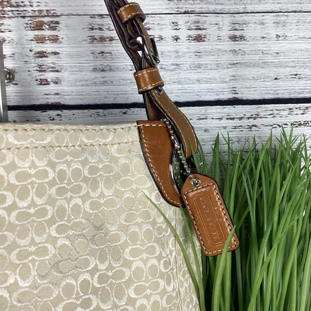 Coach F11666 Y2K Vintage Signature Tan and‎ Cream Shoulder Bag Leather Canvas